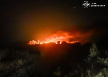 На Вінниччині після атаки рф загасили пожежу і відновили рух поїздів: показали наслідки