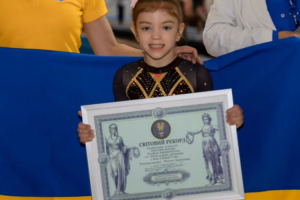 Шестирічна українка встановила світовий рекорд із підйомів із переворотом на перекладині