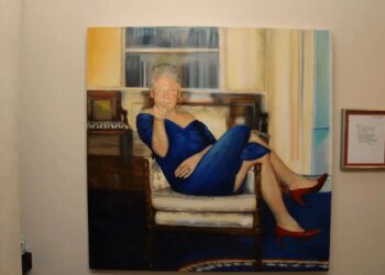 У США з файлів Епштейна зникло фото Трампа