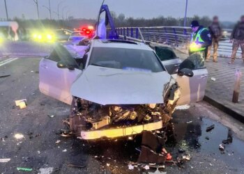 П'ять людей постраждали в ДТП на Броварському проспекті у Києві, рух перекрито