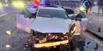 П'ять людей постраждали в ДТП на Броварському проспекті у Києві, рух перекрито