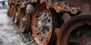 Оператори дронів уразили танк та антену росіян на Курському напрямку