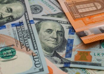 Долар та євро подорожчали в обмінниках на 9-25 копійок