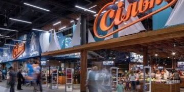 Масове закриття магазинів у Києві: що кажуть мережі