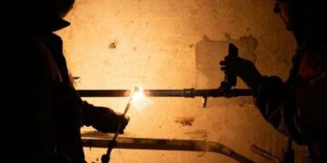 Рух метро зупинено: що сталося з електрикою в Києві