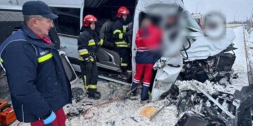 Неподалік кордону з Польщею сталася смертельна аварія: дорогу перекрито