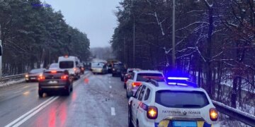 У Києві зіткнулися 13 автомобілів: рух у напрямку Вишгорода ускладнено