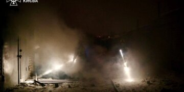 Київ зазнав майже 5-годинної атаки рф: понад 500 тис. споживачів без світла, ворог бив по котельнях – Прем'єр