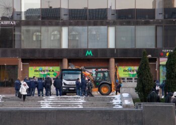 Київ відсьогодні обмежує зовнішнє освітлення: що передбачається