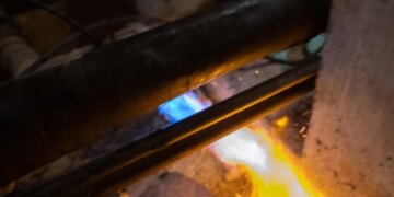 У Києві тривають аварійно-відновлювальні роботи з повернення тепла до 102 житлових будинків – Кулеба