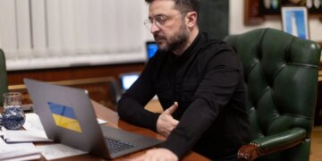 Влаштували постійне "сафарі" проти людей: Зеленський доручив посилити захист від російських дронів у низці міст