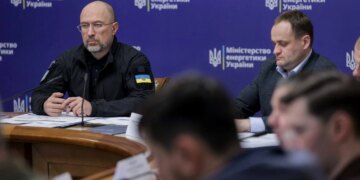 У Києві зберігається дефіцит електроенергії, над стабілізацією працює понад 200 бригад – Шмигаль