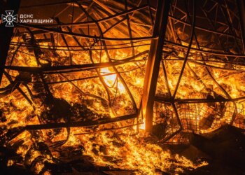 рф завдала ракетний удар по складах в передмісті Харкова, сталася масштабна пожежа: показали наслідки
