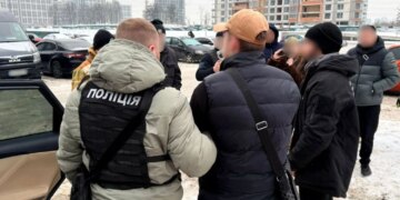 У Києві викрили схему збуту підроблених доларів: фальшиві купюри продавали за пів ціни