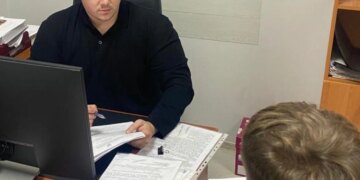 У Києві затримали двох юнаків: їх підозрюють у шахрайстві з дронами на понад 600 тис. гривень