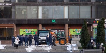 У Києві тимчасово зупинилося метро через зникнення напруги – КМДА