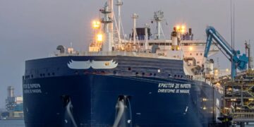 РФ обходить санкції. Експорт арктичного ЗПГ тримається на одному криголамі, – Bloomberg