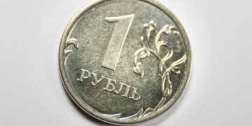 Військовий бюджет РФ “тріщить” на тлі мирних переговорів з Україною та США, – Bloomberg