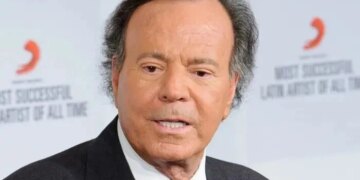 Хуліо Іглесіас відкинув звинувачення у сексуальному насильстві та рабстві