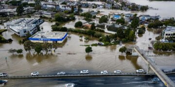 Рекордні припливи та зливи затопили Каліфорнію: є загиблий