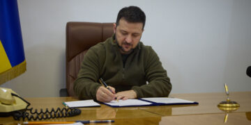 Зеленський вніс до Ради законопроєкти про продовження воєнного стану і загальної мобілізації