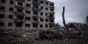 Могили у дворах, вигорілі будинки: як зруйнували Костянтинівку російські обстріли