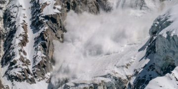 Три снігові лавини вбили 8 лижників у Австрії