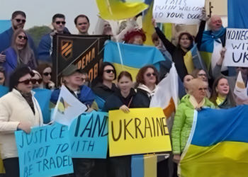 У столиці Кіпру українська громада організувала акцію підтримки України на тлі візиту Зеленського