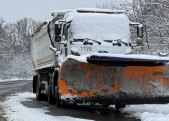 На Закарпатті розповіли про ситуацію на дорогах після снігопаду