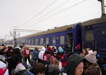Укрзалізниця торік вивезла з прифронтових територій 11 тисяч людей