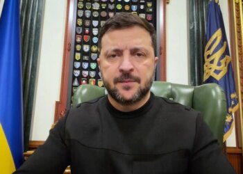 «Не треба тікати від проблем». Зеленський звернувся до чиновників після обстрілу РФ