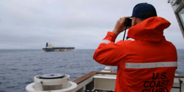 ​В ЄС пояснили, чому не захоплюють судна “тіньового флоту”