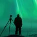 Фотограф вирушив знімати північне сяйво, але зустрів несподіваного гостя