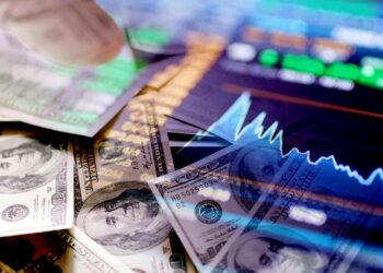 Долар дешевшає через проблеми у США. Скільки сьогодні коштує валюта в обмінниках