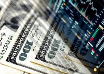 НБУ почав знижувати курс долара і євро. Як відреагували обмінники?