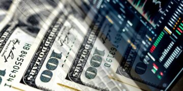 НБУ почав знижувати курс долара і євро. Як відреагували обмінники?