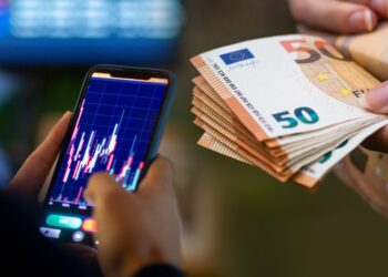 Банки підняли вартість євро вище 51 гривні. Якого курсу очікувати в лютому