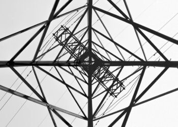 Балансуючий ринок втрачає інвестиційну привабливість через борги, – УВЕА