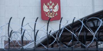 Нафта по 40, провал у космосі та авіації: РФ завершила 2025 рік з рекордами падіння