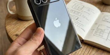 Apple може випустити свій перший складаний смартфон у вересні