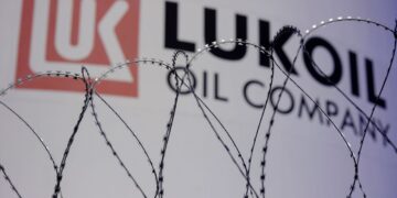 Нафтовий виторг РФ впав на третину, втрачаючи 500 млн доларів на тиждень, – розвідка