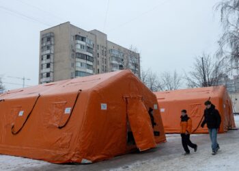 Київ майже на 60% без електрики, 4000 будинків досі без тепла, – Зеленський