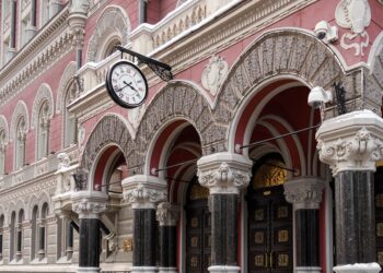 НБУ змінив правила для бізнесу: хто зможе більше відправляти валюти за кордон