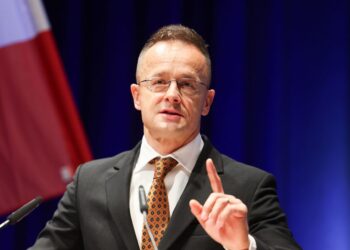 Угорщина продовжує скандалити з Україною: до Обрана підключився Сійярто