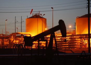 Нафта дорожчає через сніговий шторм у США: яка ціна