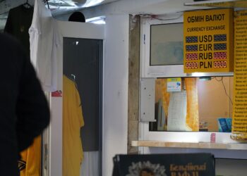 Вартість долара і євро в обмінниках виросла на 5-7 копійок