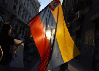 США полюють на 16 підсанкційних танкерів з Венесуели – NYT