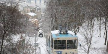 Рух у центрі Києва обмежено — перевіряйте доступні маршрути