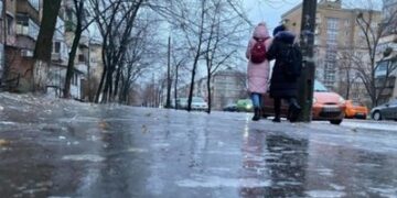 Сніг і лід у Києві: хто заплатить за небезпеку