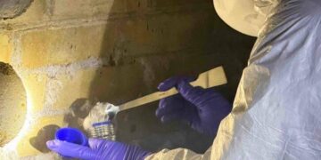 Хімічна небезпека на Київщині: рятувальники досліджують невідому сипучу речовину